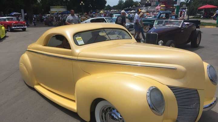 PHOTOS: 4,000 hot rods, classic, muscle cars cruise into Des Moines