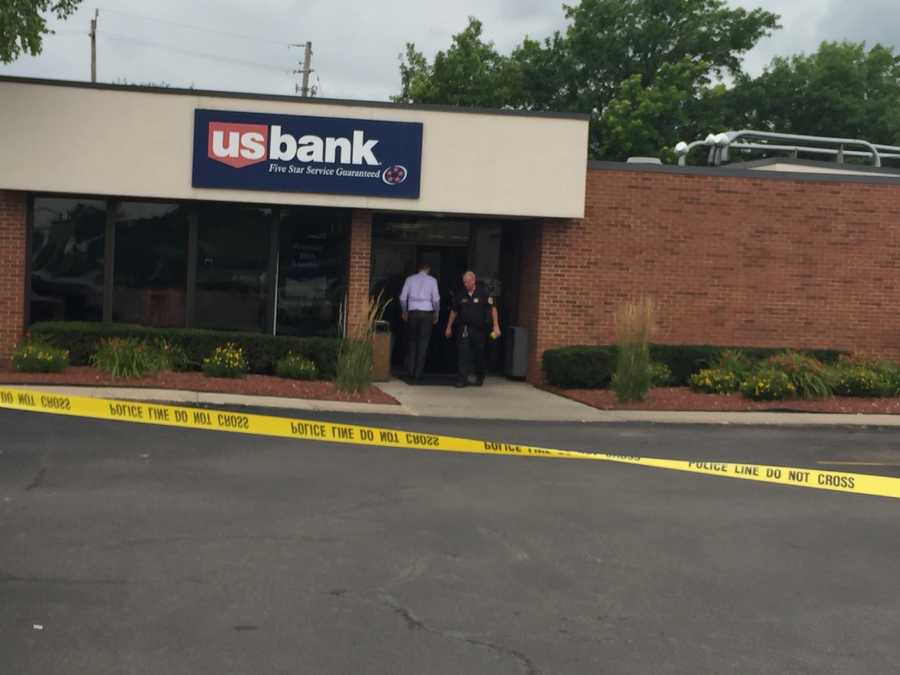 Photos Bank Robbery On East Euclid In Des Moines