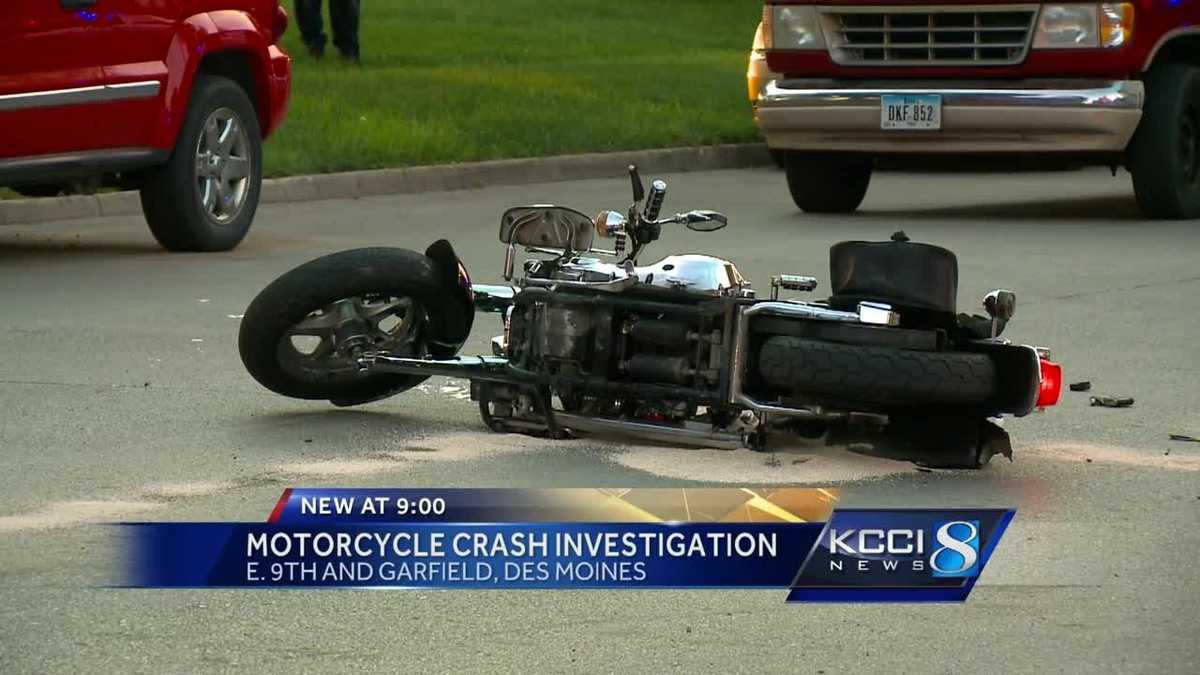 Police investigate motorcycle crash in Des Moines