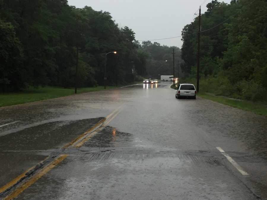 hickman._just_west_of_prospec.jpg Hickman Road at Prospect flooding.
