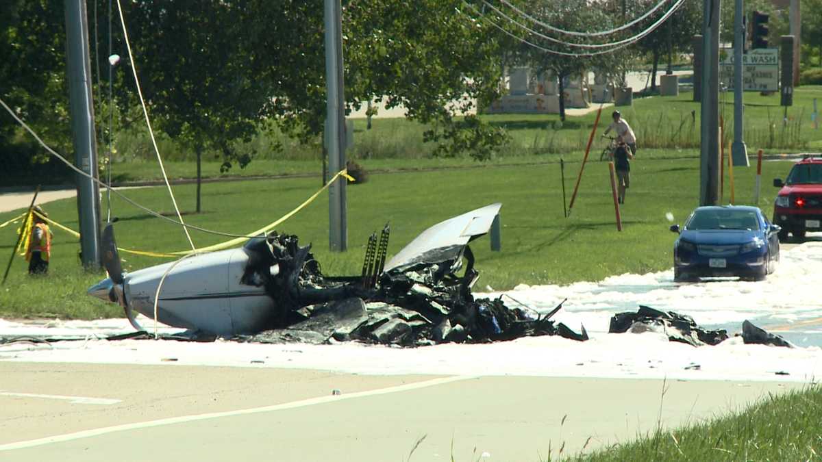 Southwest Des Moines plane crash photos