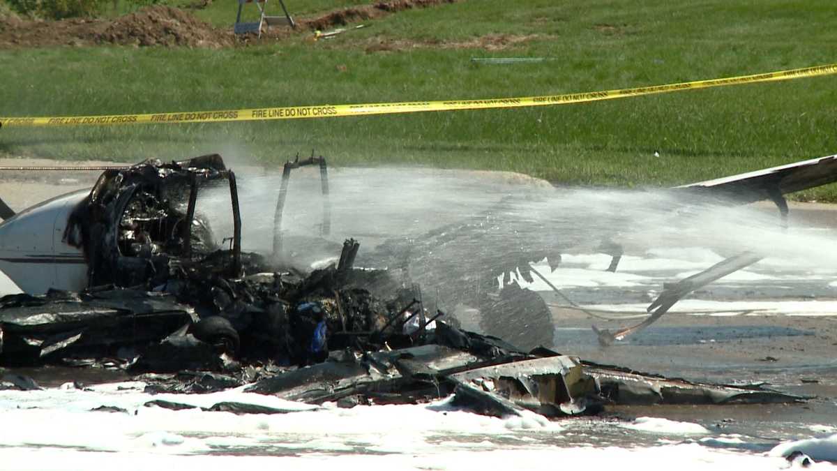 Southwest Des Moines plane crash photos