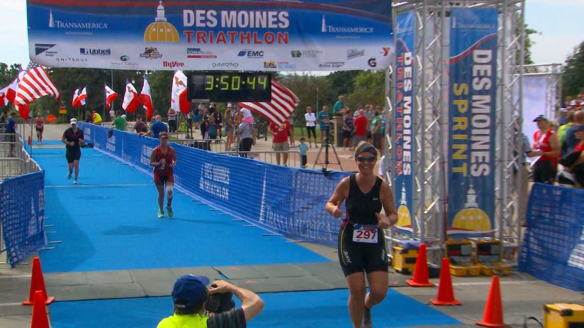 Competitors race in Des Moines Triathlon this weekend