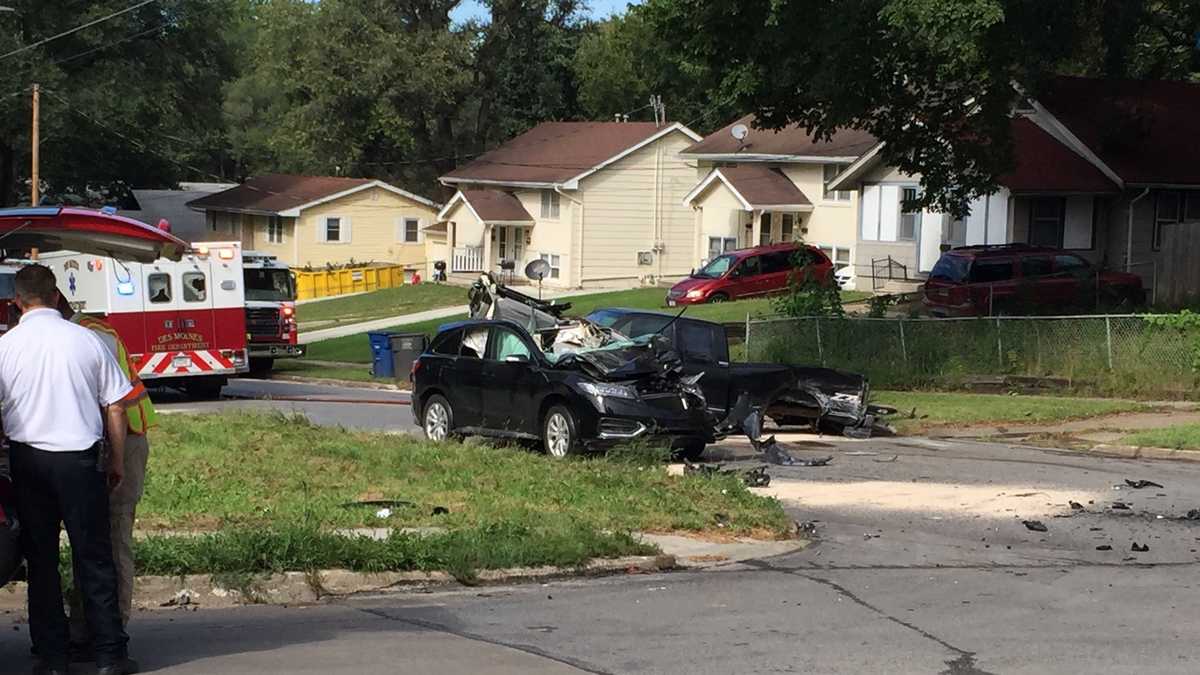 PHOTOS Serious multivehicle crash in Des Moines
