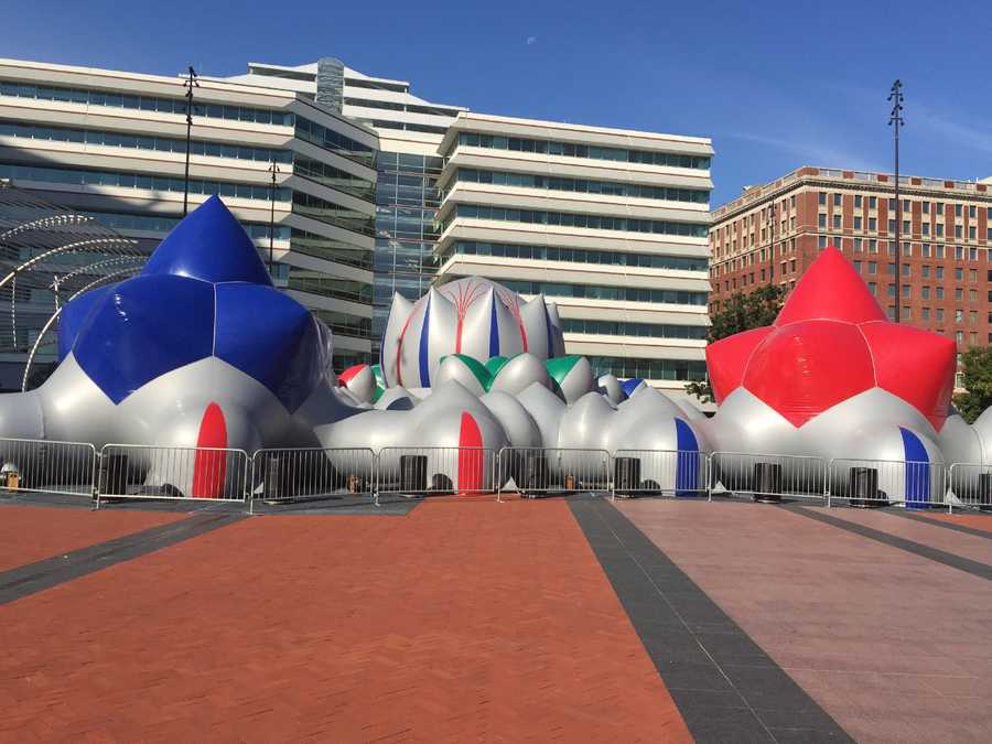 Inflatable walkin sculpture arrives in Des Moines