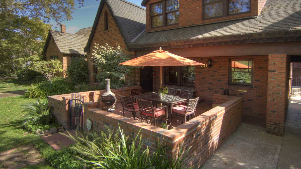 Mansion Monday McKinley Park within reach