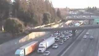 Traffic backs up on northbound I-5 after big rig crash