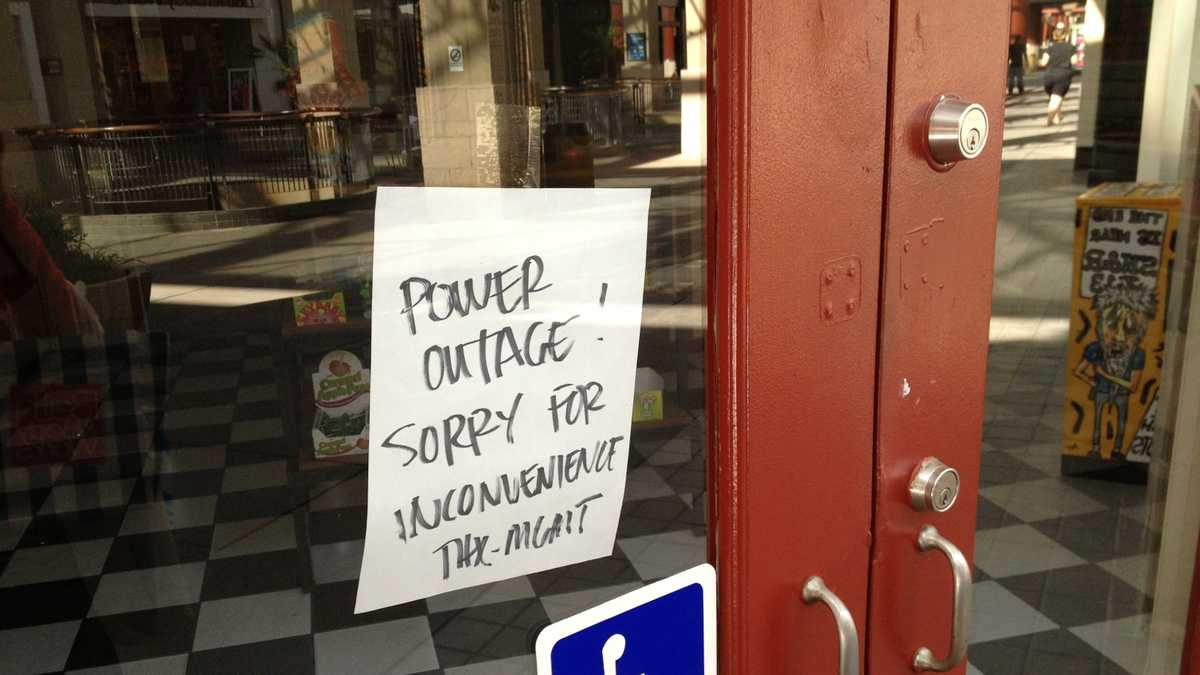 Photos: Power outage affects downtown Sacramento businesses