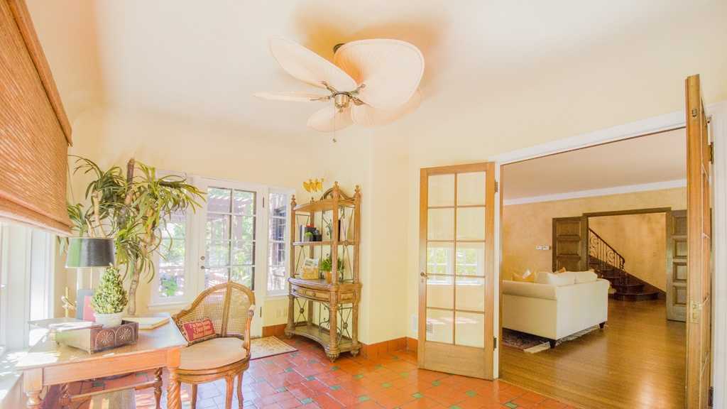 Mansion Monday Jewel in Sacramento's Fab 40s neighborhood