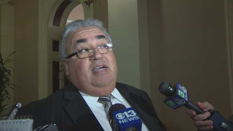 California Senator Ron Calderon is accused of taking $100,000 in bribes and is now being asked to resign by other Democrats in the Senate.