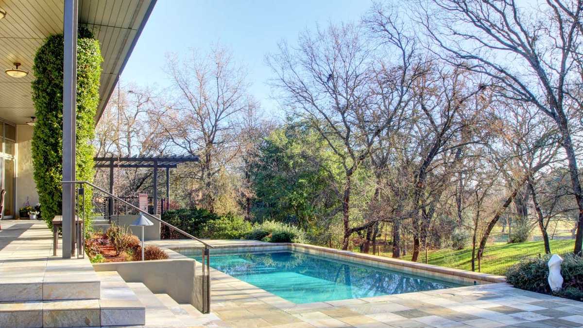 Mansion Monday Private getaway near Ancil Hoffman Park