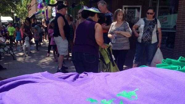 There was a line a block long to get California Chrome T-shirts in Yuba City. The first 500 shirts were given out for free.