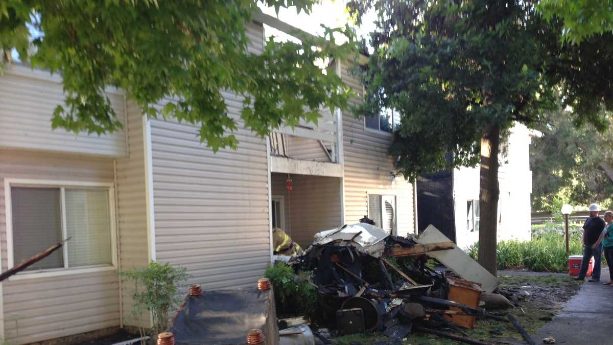 Photos: Residents escape apartment fire in Citrus Heights