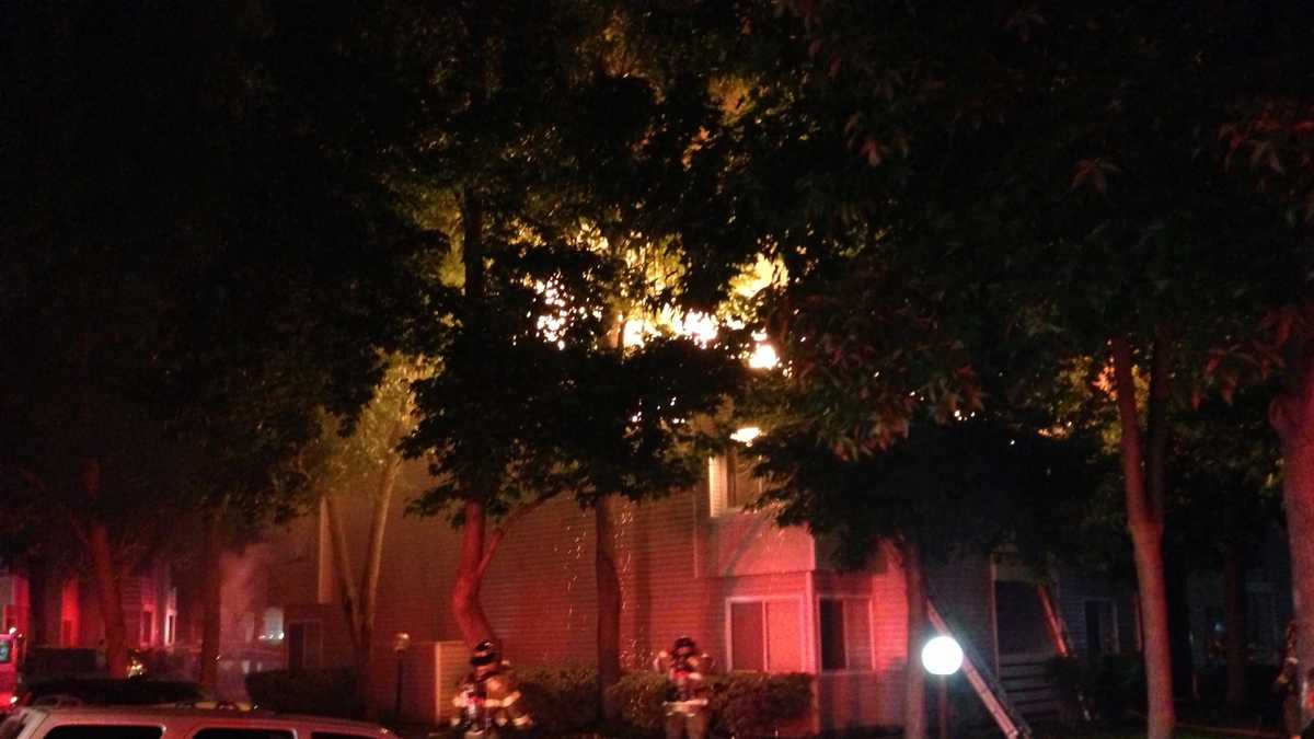 Photos: Residents escape apartment fire in Citrus Heights