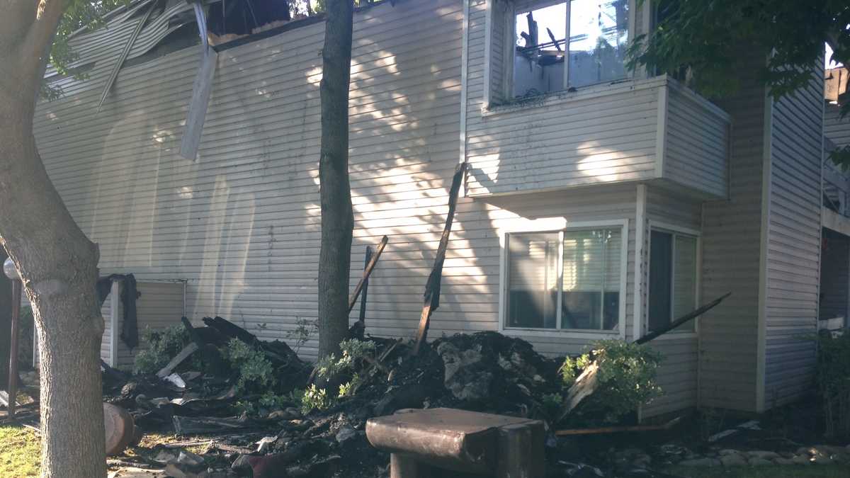 Photos: Residents escape apartment fire in Citrus Heights