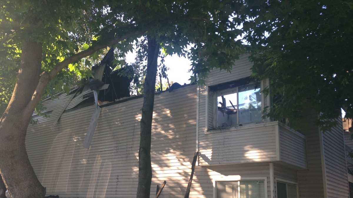 Photos: Residents escape apartment fire in Citrus Heights