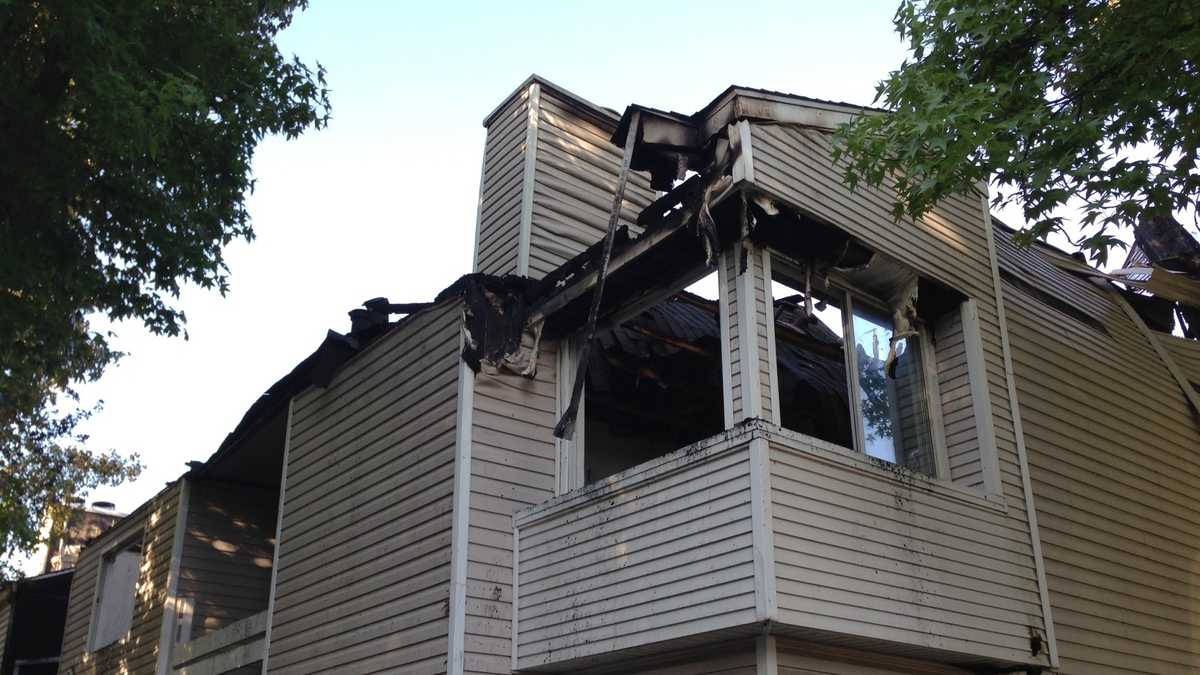 Photos: Residents escape apartment fire in Citrus Heights