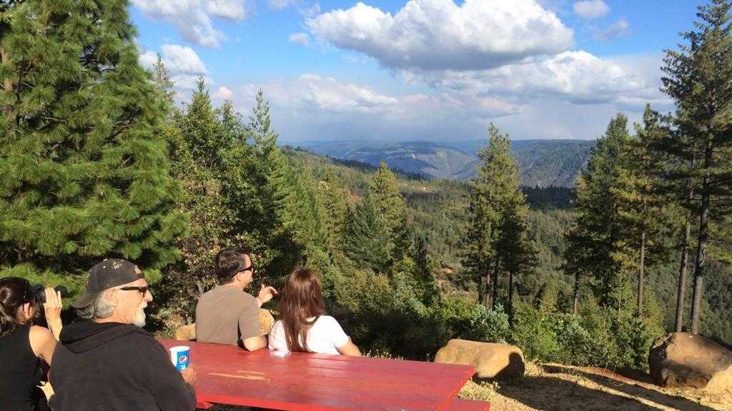 Dramatic photos take you to fire lines in Pollock Pines