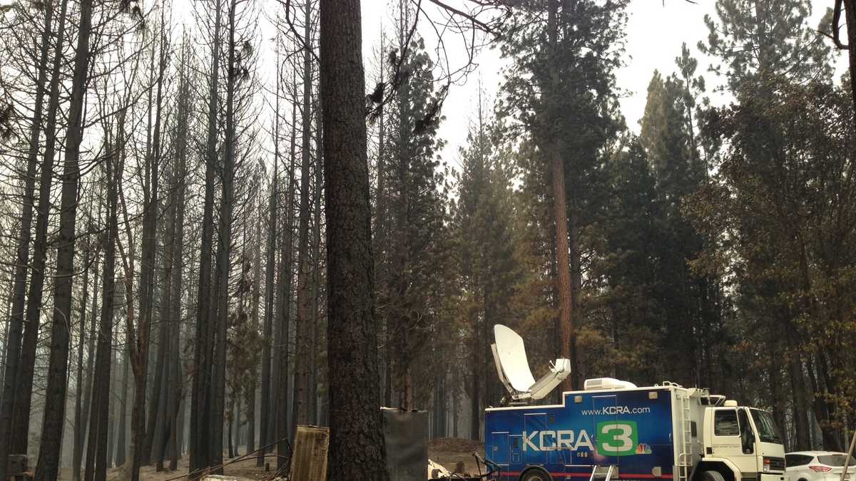 Dramatic photos take you to fire lines in Pollock Pines