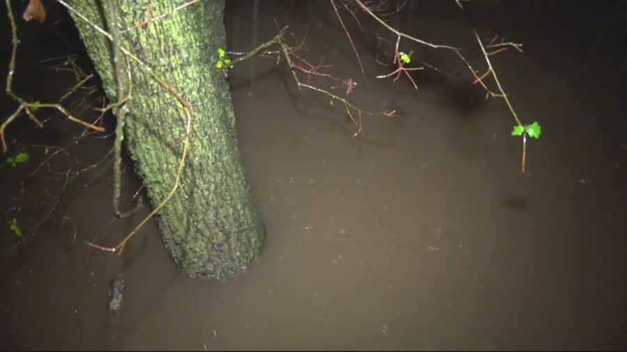 As Thursday's storm continues rolling through Northern California, some in the Carmichael area are concerned about the still-rising Arcade Creek. At last check, it was 1 foot below flood stage.