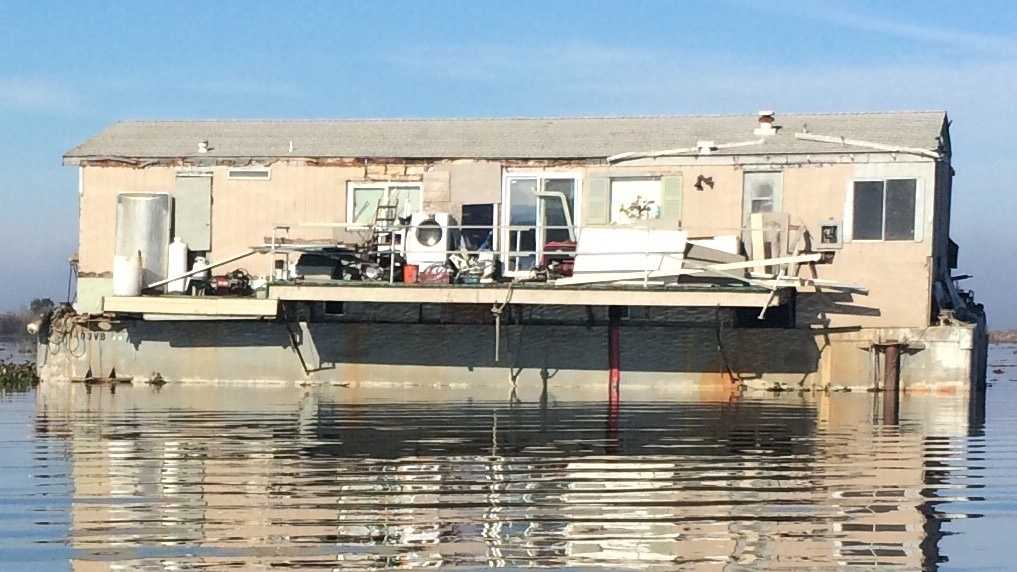 Abandoned floating house in Delta causes worry