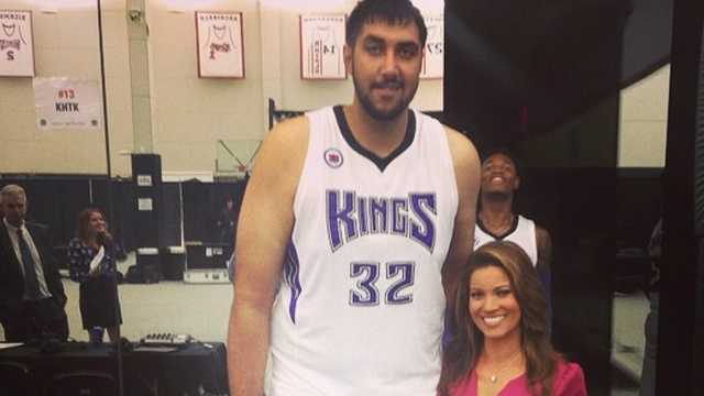 ESPN: Sacramento Kings to sign Sim Bhullar, who would be first player of  Indian descent in NBA - ABC7 San Francisco