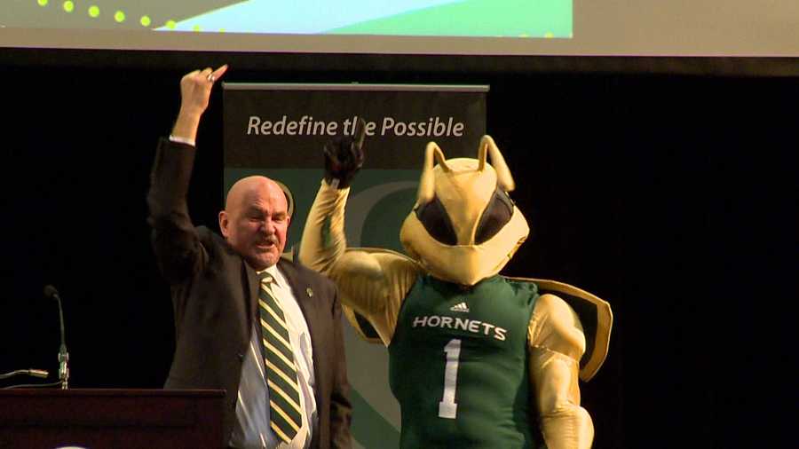 The new president of Sacramento State University gives the college's "stingers up" salute following an address to the faculty on Thursday.