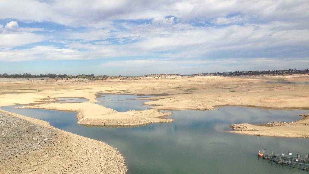 Folsom Lake water levels continue to drop