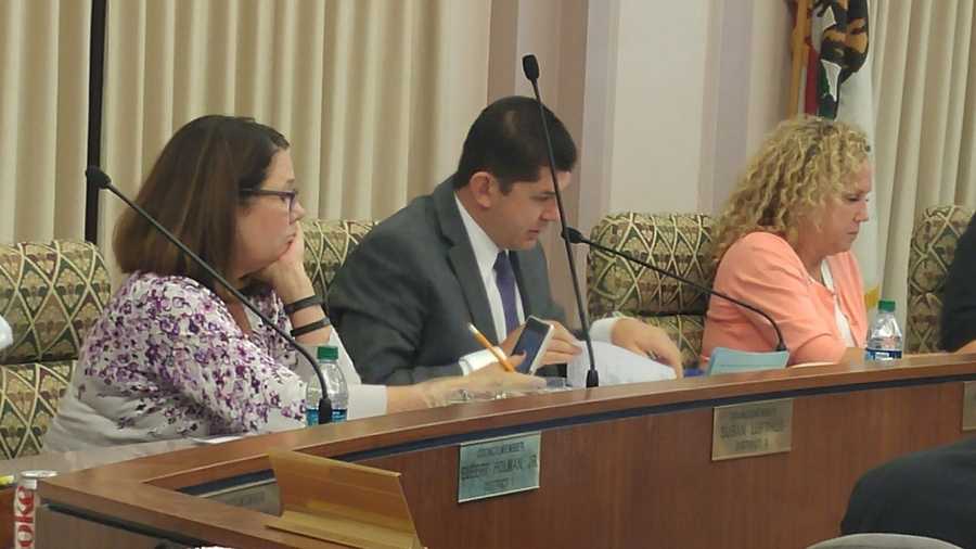 Stockton Mayor Anthony Silva at a City Council meeting. (Oct. 6, 2015)