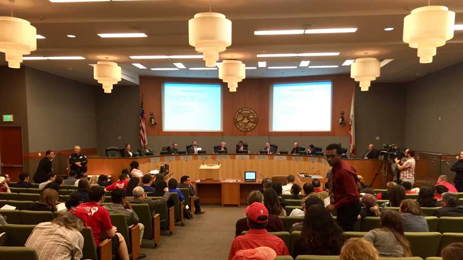 Crowd gathers at Sacramento City Hall on Tuesday, Oct. 27, 2015, for the vote on minimum wage. Council members voted 6-3 to approved increasing minimum wage to $12.50 by 2020.