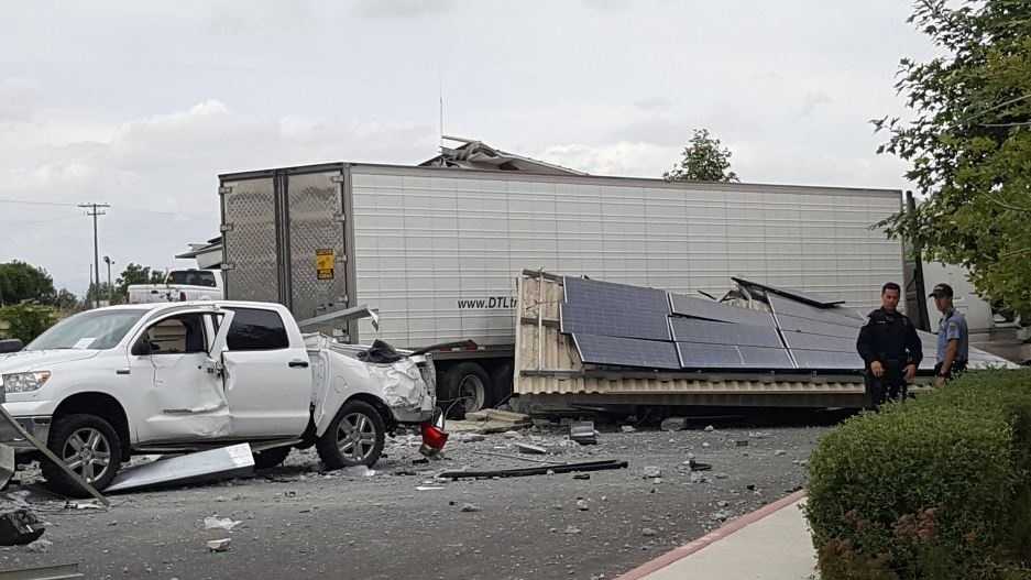 Driver killed when big rig drifts off Hwy. 99 into apartment