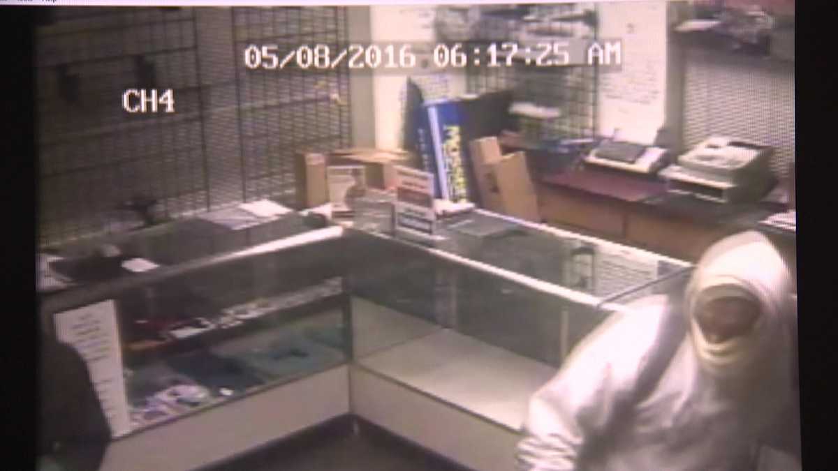 PHOTOS Elk Grove gun shops targeted by thieves