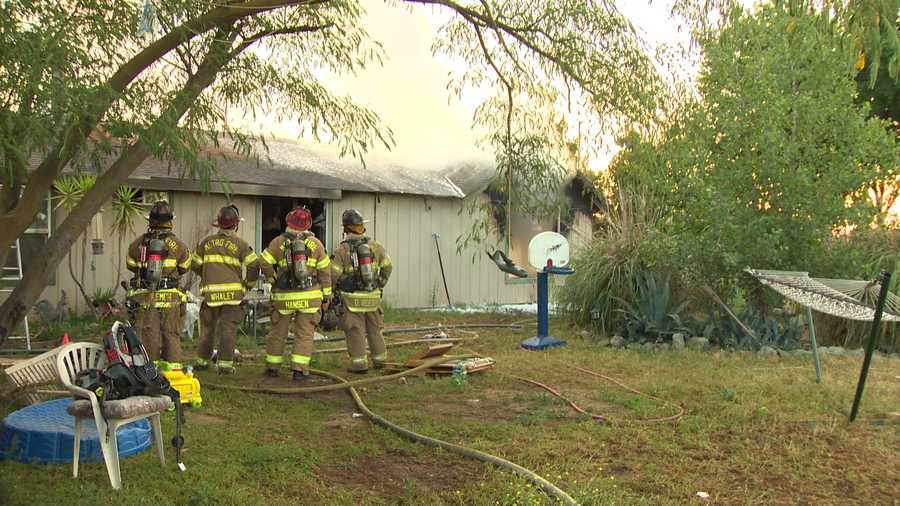 6 displaced after fire damages south Sacramento home