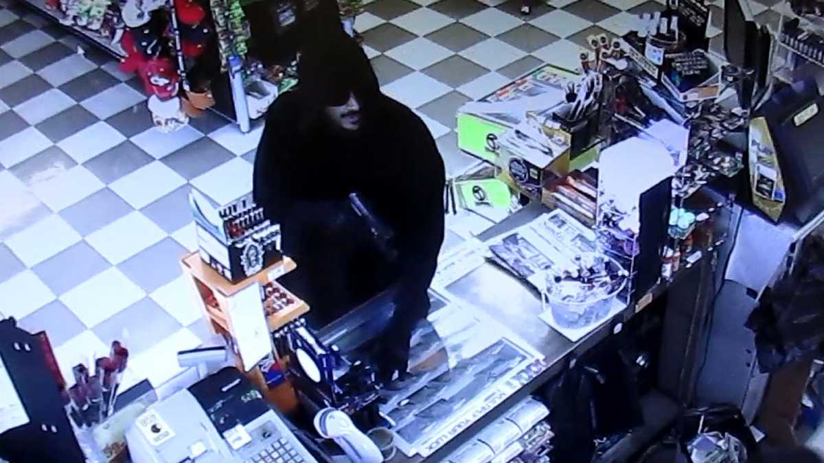 2 men, woman sought in armed Marysville store robbery