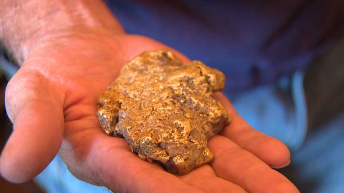 Amateur prospector finds large gold nugget near Sonora