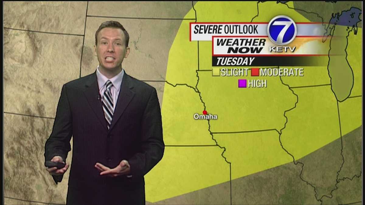 Matt Serwe Christmas Suit 2022 Severe Storms Possible Tonight