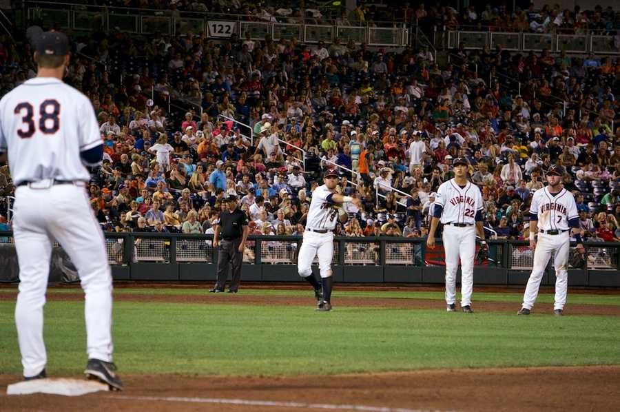 Photos CWS Finals Game 1