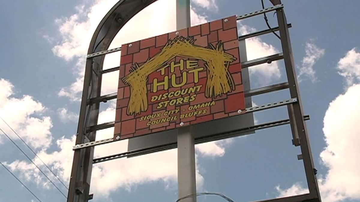Past problems haunt business owner seeking new liquor license on Ames Avenue