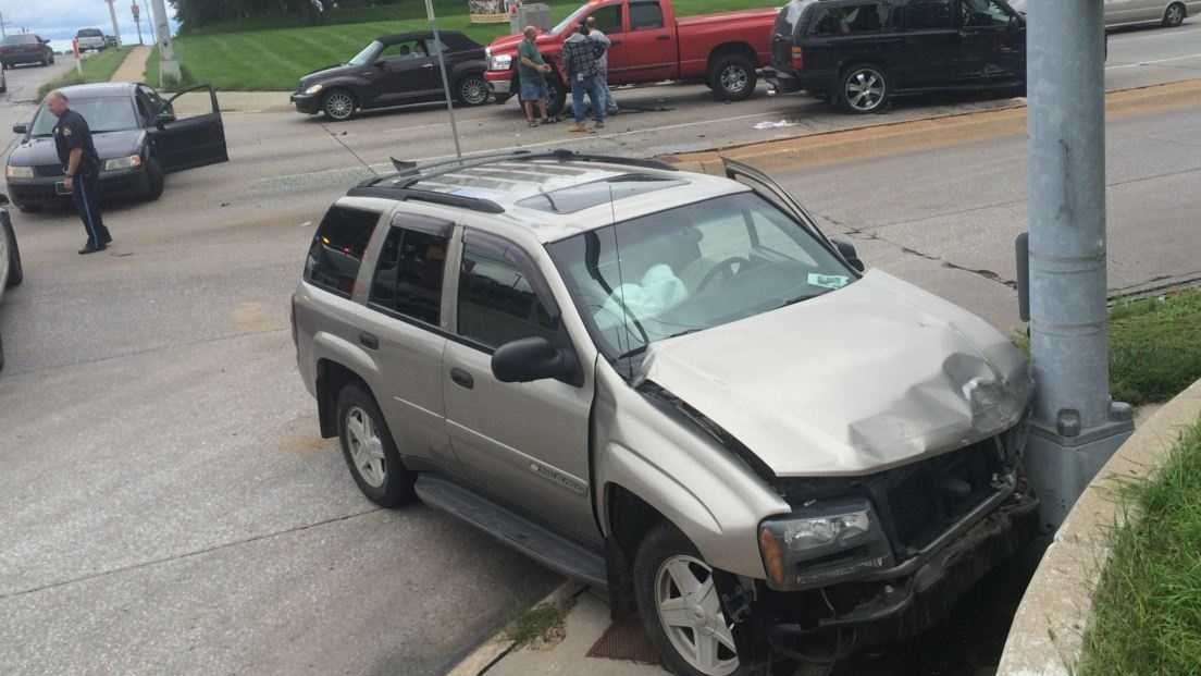 Funeral escort vehicle runs red light, causes chain reaction of accidents
