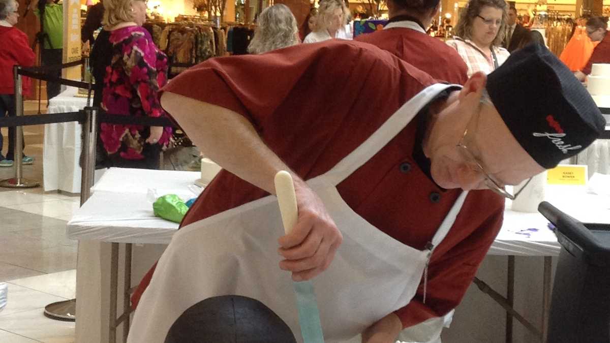 Photos HyVee cake decorators compete in Omaha