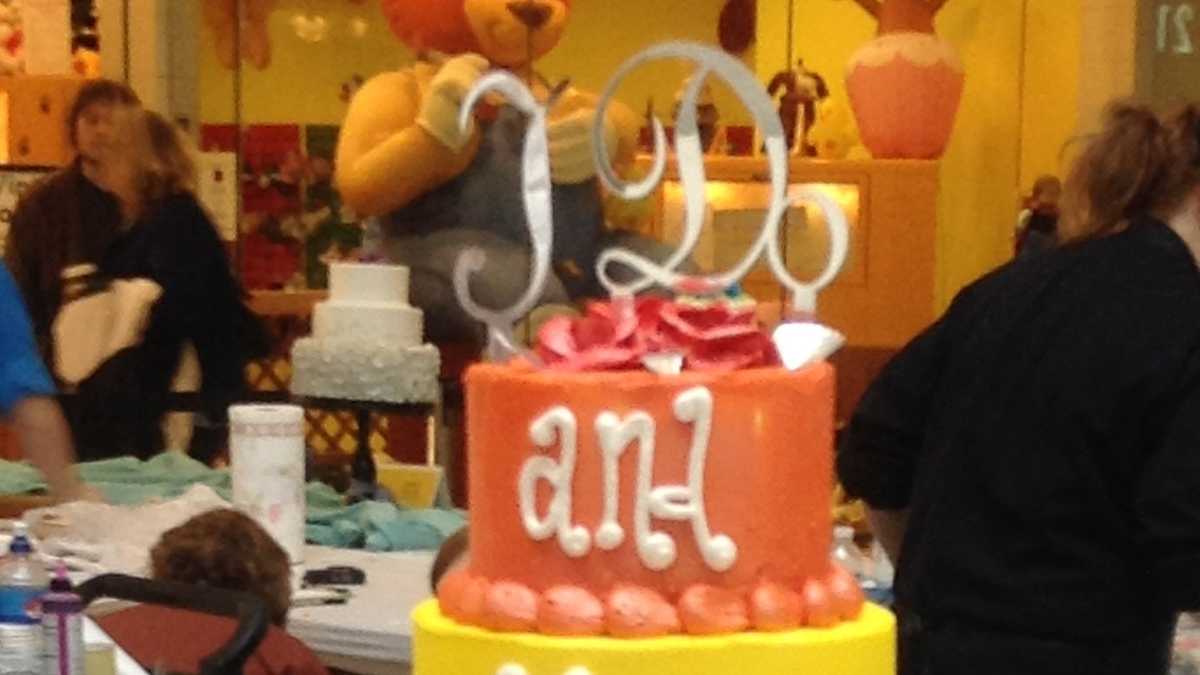 Photos HyVee cake decorators compete in Omaha