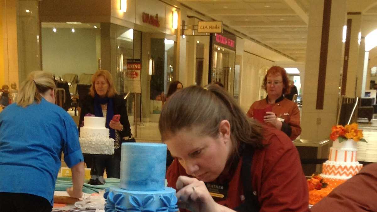 Photos HyVee cake decorators compete in Omaha