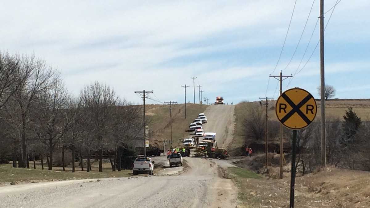 1 hurt in train vs. road grader accident near Gretna