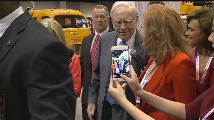 Thousands pack CenturyLink Center for Berkshire Hathaway shareholders meeting