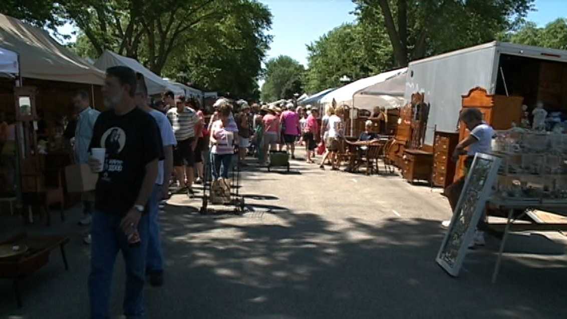 Walnut Antique Festival kicked off Friday