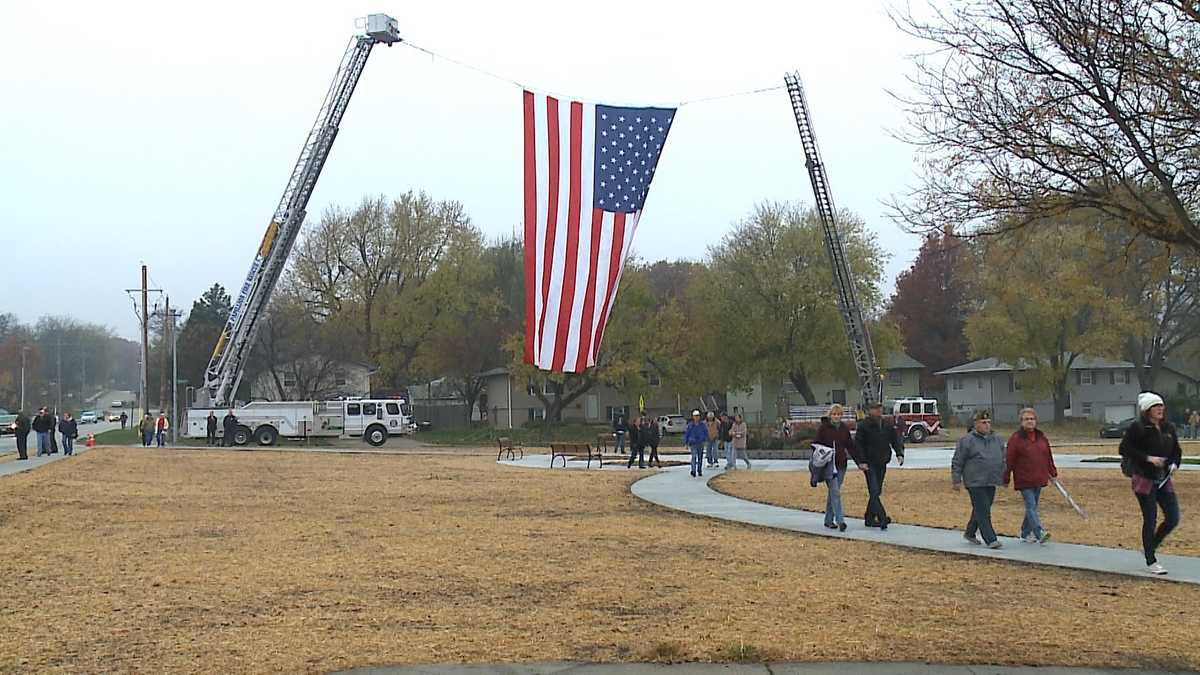 Honor walls dedicated to Sarpy County veterans unveiled at Papillion's