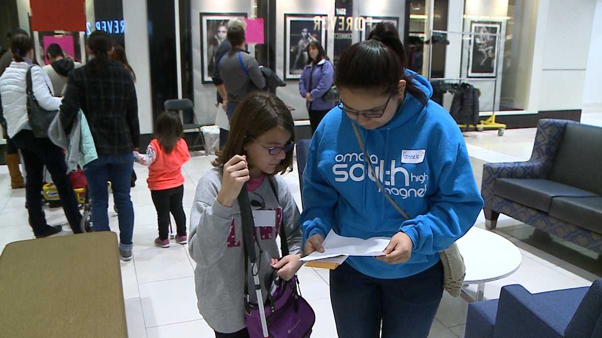 Westroads Mall holds shopping event for visually impaired kids