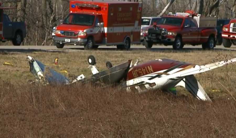 Plane crashes into median of I-29