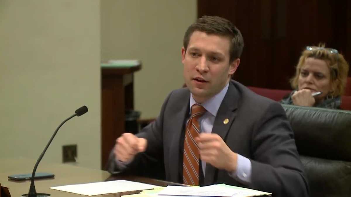 Nebraska secretary of state says ballot selfies foster fraud