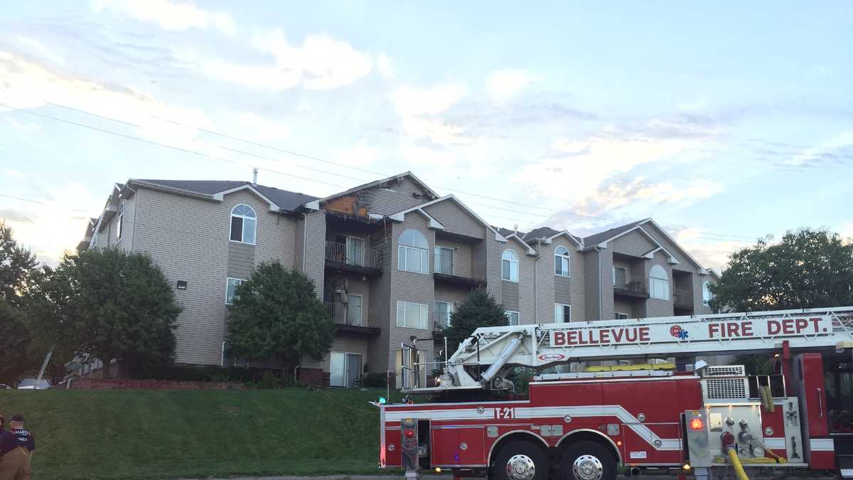 Fire badly damages Bellevue apartment building